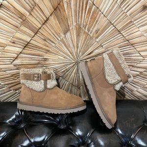 Ugg Women’s Shearling Boots Size 7